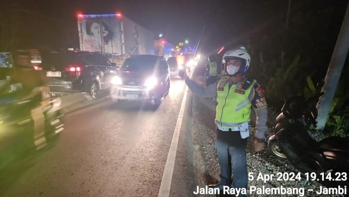 Kemacetan mengular di Jalinsum Banyuasin