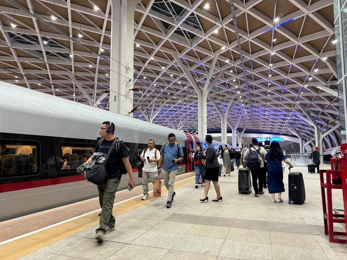 Kereta Cepat Whoosh persiapan libur Lebaran