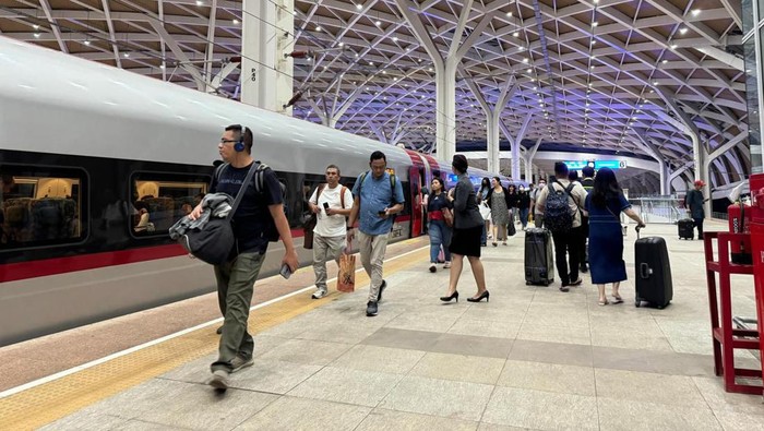Kereta Cepat Whoosh persiapan libur Lebaran