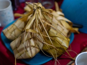 Cara Memasak Ketupat Hemat Gas Hanya 30 Menit untuk Lebaran Ketupat
