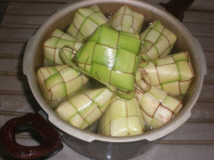 Ketupat Terlalu Lembek atau Cepat Basi? Ini 5 Penyebabnya