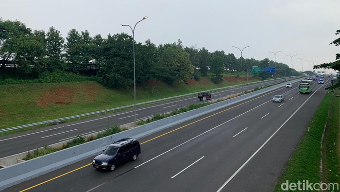 Pemberlakuan Contraflow di KM 47-70 Tol Cikampek Lancarkan Arus Mudik Lebaran