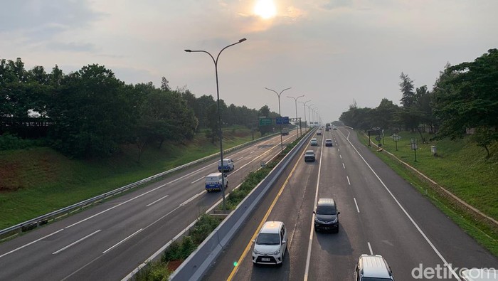 Arus Lalu Lintas Masih Lancar, Implementasi One Way-Contraflow Ditunda hingga Sore