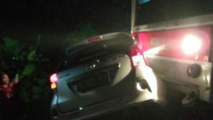 KRL Vs Mobil  di Parung Panjang