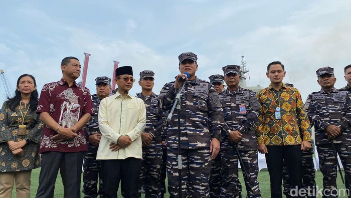 KSAL Laksamana Muhammad Ali memberikan keterangan pers usai melepas pemudik di Kolinlamil, Jakut.