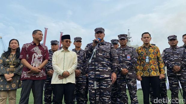 KSAL Laksamana Muhammad Ali memberikan keterangan pers usai melepas pemudik di Kolinlamil, Jakut.