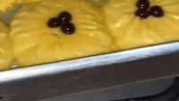 Cookies melebar lainnya juga dipamerkan oleh netizen lain. Ia membuat cookies yang buttery, tapi berujung luber. Foto: TikTok