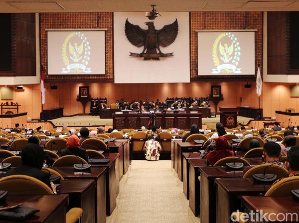 La Nyalla Pimpin Paripurna Penutupan Masa Sidang DPD