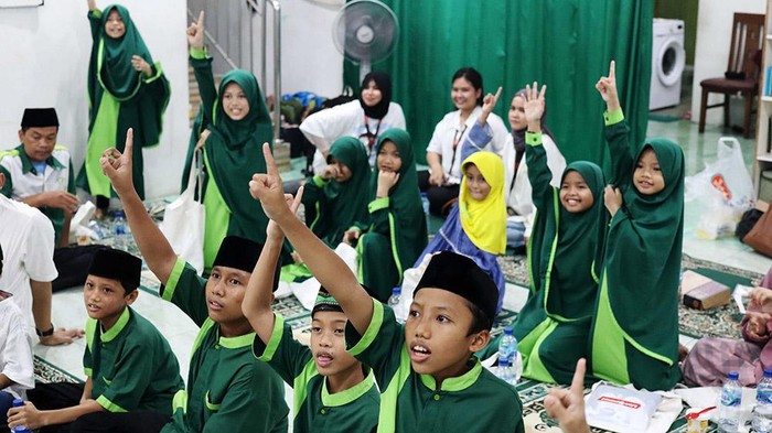 Lion Parcel menggelar kegiatan Corporate Social Responsibility (CSR) dengan buka puasa bersama dan santunan kepada anak yatim & dhuafa pada Kamis (4/4).