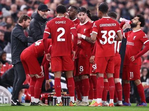 Saat Liverpool Vs Sheffield Sempat Dihentikan untuk Buka Puasa
