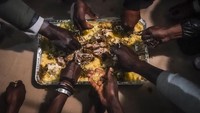 Lonjakan migran di New York terjadi sejak 2022, di mana warga Afrika dari negara mayoritas Muslim seperti Senegal, Guinea, dan Mauritania berbondong-bondong ke AS.  