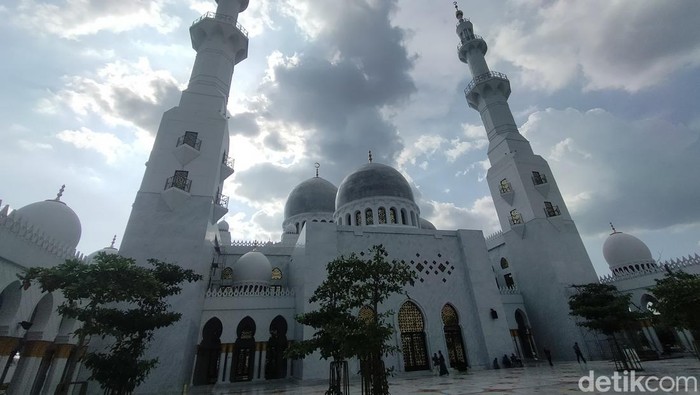 Masjid Raya Sheikh Zayed Solo, Kamis (4/4/2024).