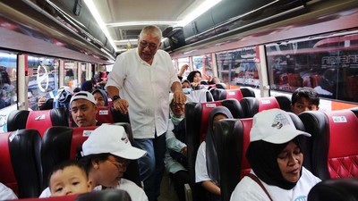 Dirut Bulog Lepas Keberangkatan Ratusan Pemudik