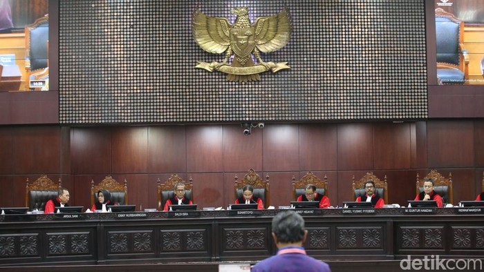 Momen Ketua DKPP Jelaskan Teguran Keras Di Sidang MK Momen Ketua DKPP Jelaskan Teguran Keras Di Sidang MK