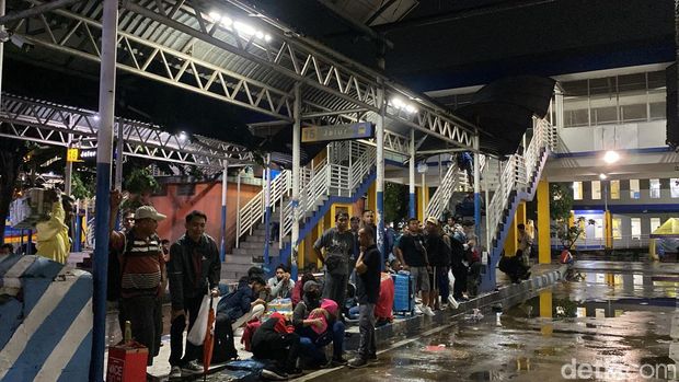 Mudik Terminal Purabaya
