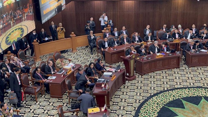 Muhadjir, Airlangga, Sri Mulyani dan Risma Masuki Ruang Sidang Sengketa MK (Anggi-detikcom)