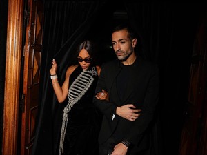 Naomi Campbell Pakai Cincin Berlian, Digosipkan dari Pacar Miliuner Arab