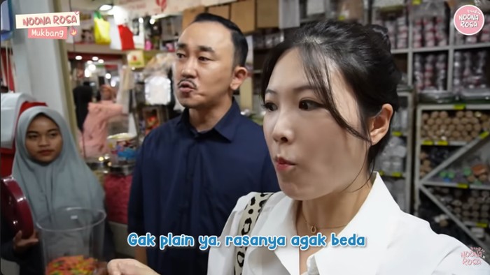 Noona Rosa belanja kue lebaran