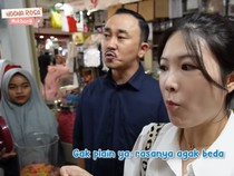 Seru! Orang Korea Ini Coba Beli Kue Lebaran di Pasar Mayestik
