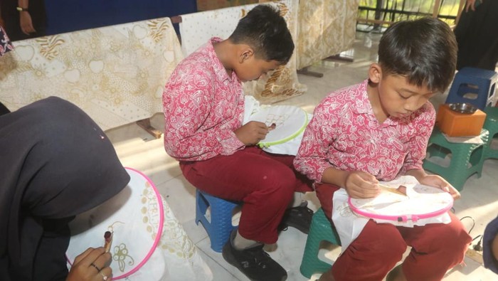 Astra melalui Yayasan Pendidikan Astra-Michael D. Ruslim (YPA-MDR) meresmikan ‘Omah Pembatik Cilik’ sebagai Destinasi Eduwisata baru di Gunungkidul, Yogyakarta.