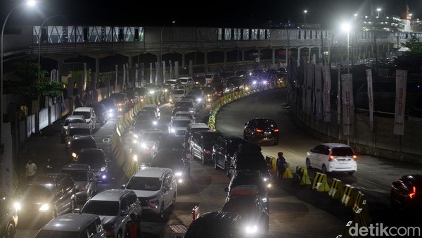 Pelabuhan Merak Mulai Ramai Pemudik
