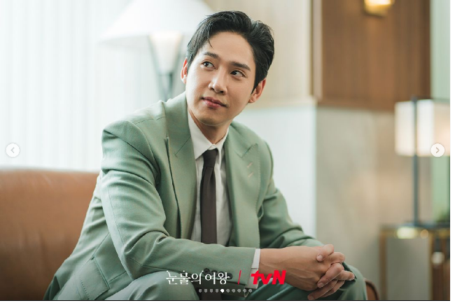 Dikenal karena karakter antagonis dalam ‘The Glory’ dan ‘Queen of Tears’, Park Sung Hoon bertransformasi jadi transgender di ‘Squid Game 2’. Foto: Dok. tvN