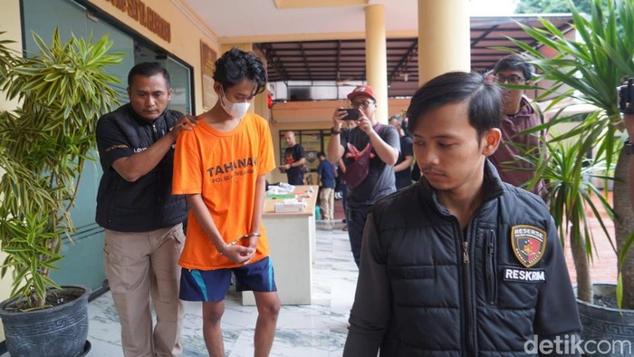 Pemuda di Kembangan, Jakbar nekat bakar warung usai tak dikasih mengutang. (Rifka/detikcom)
