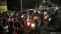 Memasuki H-5 Hari Raya Idul Fitri 1445 H Jalan Raya Kalimalang terjadi kepadatan sepanjang 2 km arah Jakarta menuju Bekasi.