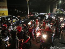 Pemudik Motor Mulai Memadati Jalan Raya Kalimalang