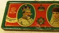 Ada sebuah cokelat yang masih tersimpan rapi oleh pemerintah Britania. Cokelat ini berasal dari buah tangan penobatan Raja Edard pada 26 Juni 1902. Foto: Istimewa