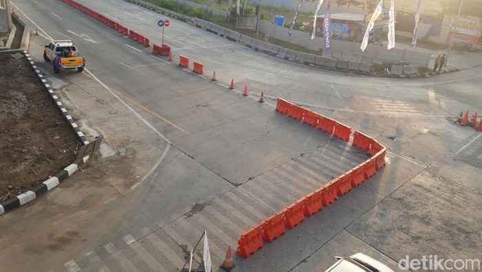Akses masuk dari jalan arteri Solo - Semarang ke tol trans Jawa melalui GT Colomadu, ditutup.