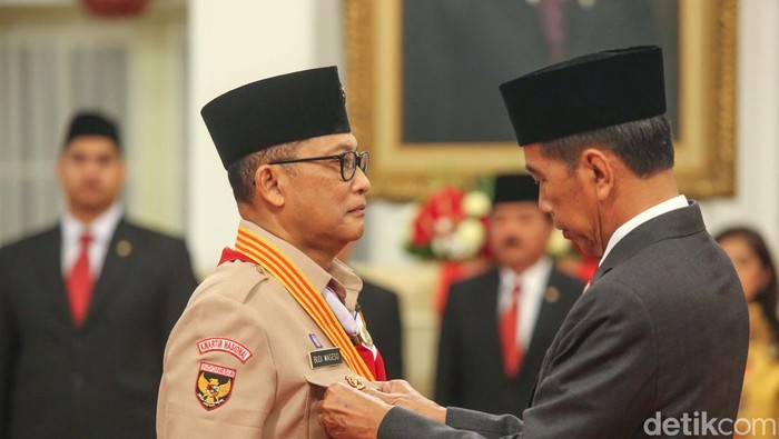 Pengurus Kwartir Nasional Gerakan Pramuka Resmi Dilantik Presiden Jokowi mengukuhkan Pengurus Kwartir Nasional Gerakan Pramuka. Pengukuhan ini dilakukan secara hybrid.