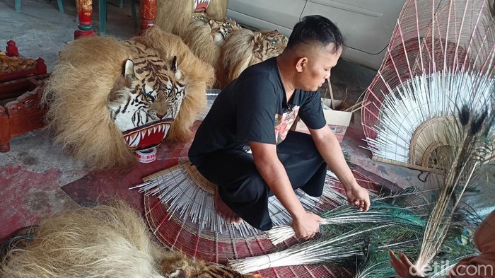 Perajin Reog Ponorogo Perajin Reog Ponorogo