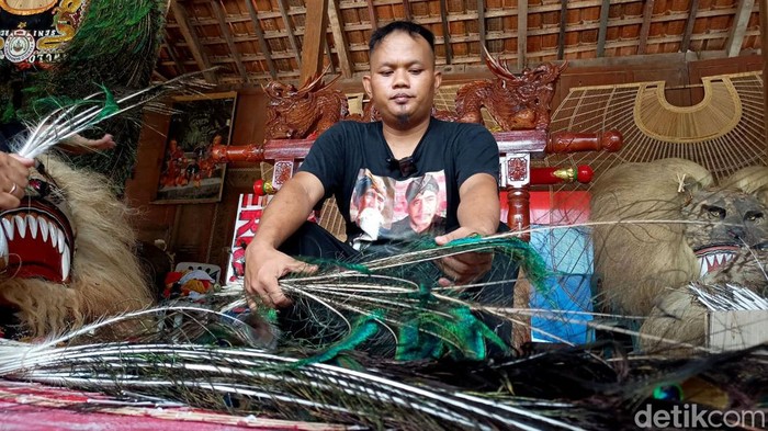 Perajin Reog Ponorogo