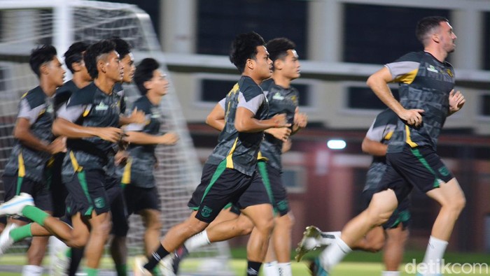 Persebaya saat sesi latihan