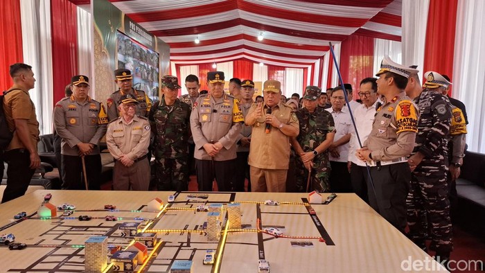 Pj Gubernur-Kapolda Riau memantau Pos Pengamanan Operasi Ketupat 2024. (Raja Adil Siregar/detikSumut)