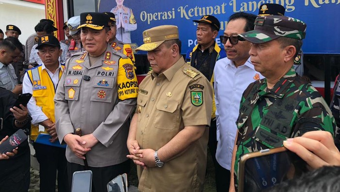 Pj Gubernur Riau dan Kapolda Riau memantau arus mudik. (Istimewa)
