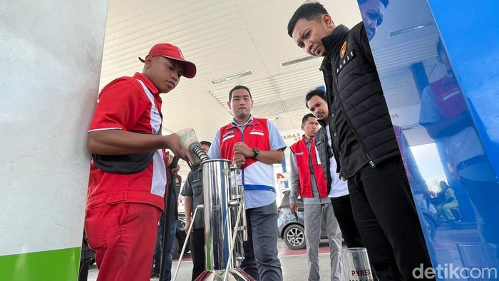 Polda Jambi dan Pertamina melakukan sidak di sejumlah SPBU di Kota Jambi.