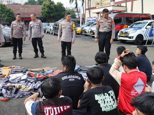 38 Remaja Hendak SOTR Diamankan di Depok, Flare hingga Arak Bali Disita