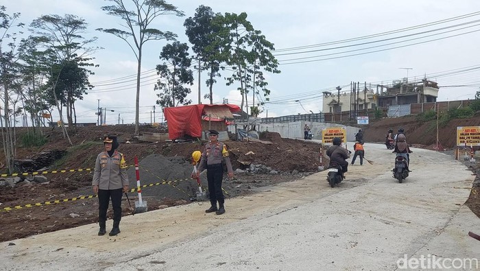 Polres Magelang Kota mulai lakukan rekayasa arus lalu lintas di Simpang Canguk, Jumat (5/4/2024).