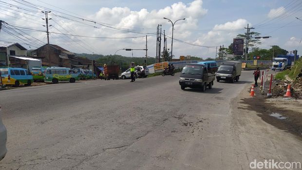 Polres Magelang Kota mulai lakukan rekayasa arus lalu lintas di Simpang Canguk.