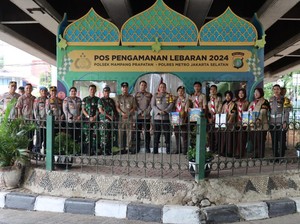 Polsek Mampang Prapatan Gandeng Pramuka Atur Lalin Mudik