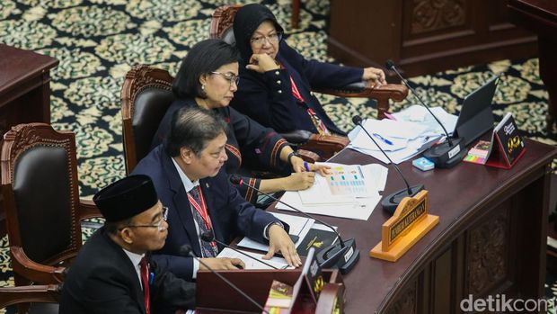 Suasana persidangan sengketa hasil Pemilu di Mahkamah Konstitusi, Jakarta, Jumat (5/4/2024).