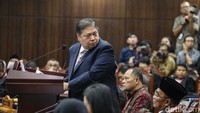 Agenda sidang hari ini adalah mendengarkan keterangan dari 4 menteri kabinet Jokowi.
