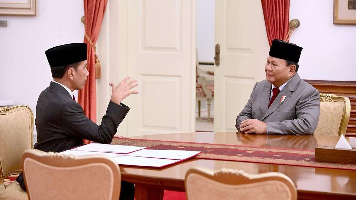 Jokowi Ngobrol Semeja dengan Prabowo di Istana