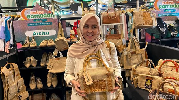Produk UMKM berbahan baku karung goni terinspirasi dari pakaian warga Indonesia di zaman penjajahan Jepang.