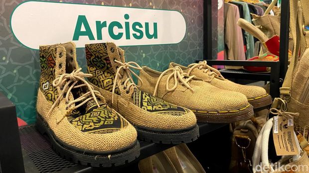 Produk UMKM berbahan baku karung goni terinspirasi dari pakaian warga Indonesia di zaman penjajahan Jepang.