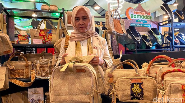 Produk UMKM berbahan baku karung goni terinspirasi dari pakaian warga Indonesia di zaman penjajahan Jepang.