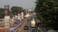 Untuk efisiensi waktu, proyek LRT Jakarta Fase 1B dikerjakan dari dua sisi, yaitu dari sisi Velodrome dan Manggarai.  