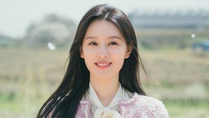 Nggak kayak pas di foto ini, sekarang dia jadi sering banget nangis dan hilang. (Foto: dok. tvN)